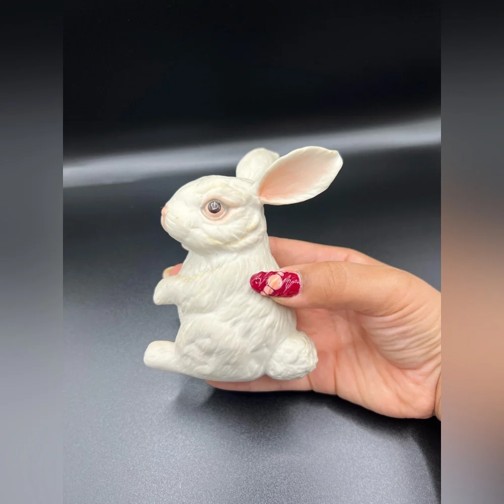 BOEHM #400-86 White Pink Sitting Rabbit Vintage Porcelain Figurine Collectible